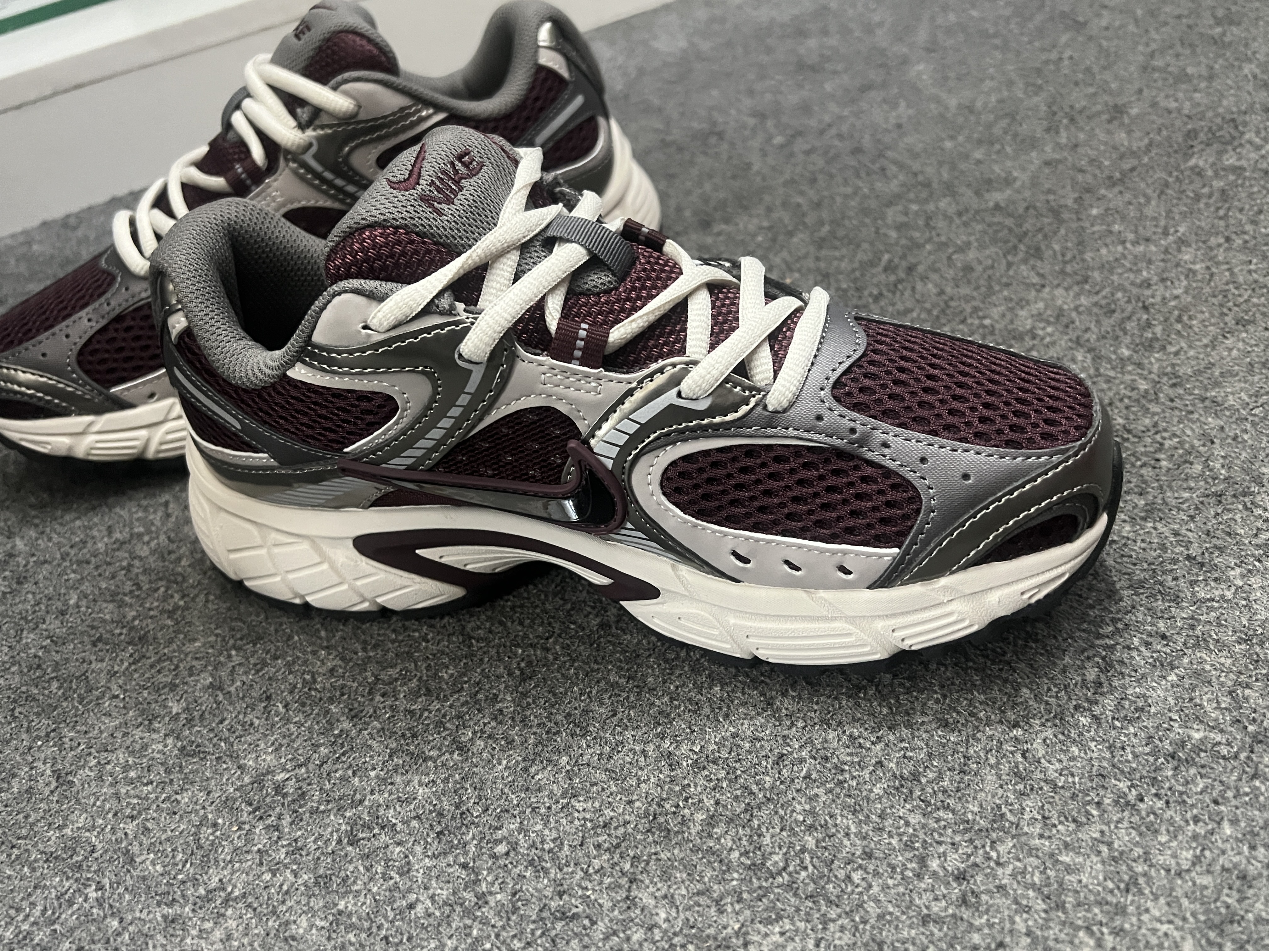 Nike V5 RnR Red Wine Unisex Sneakers