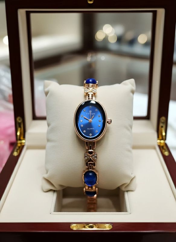 Titan Girls watch - Image 4