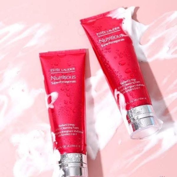 Estée Lauder Nutritious Super-Pomegranate Radiant Energy 2-in-1 Cleansing Foam- 125ml - Image 2