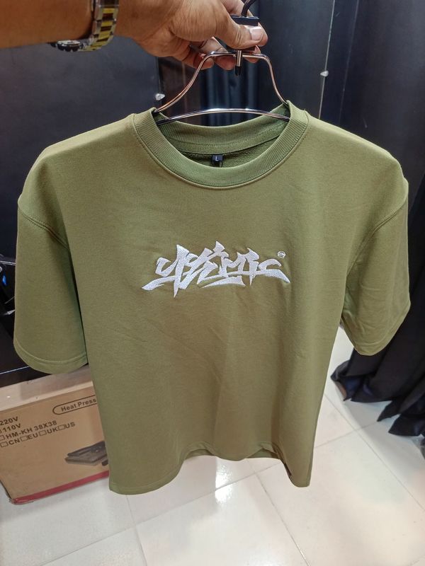 Olive Green//Unisex // Oversized tee - Image 3