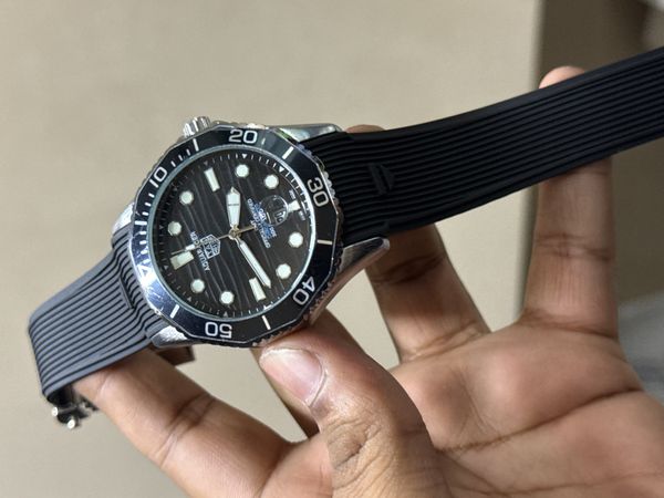 TAG HEUER AQUARACER FIBER BELT BLACK DIAL SWEEP