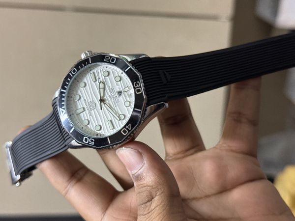 TAG HEUER AQUARACER FIBER BELT WHITE DIAL SWEEP