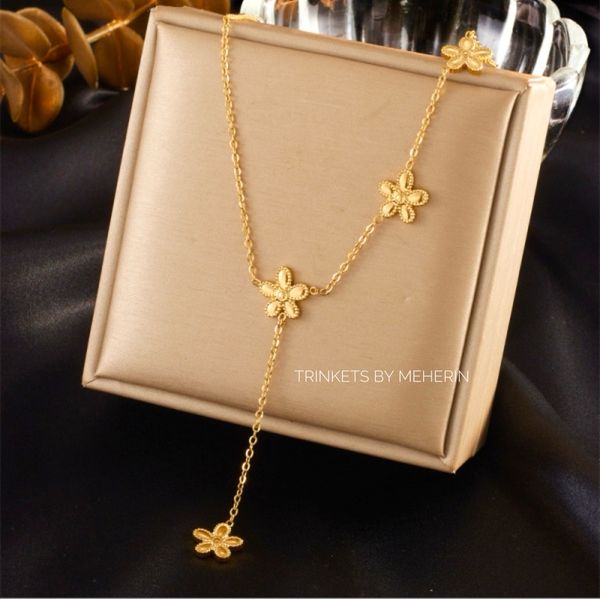 High quality floral neckpiece