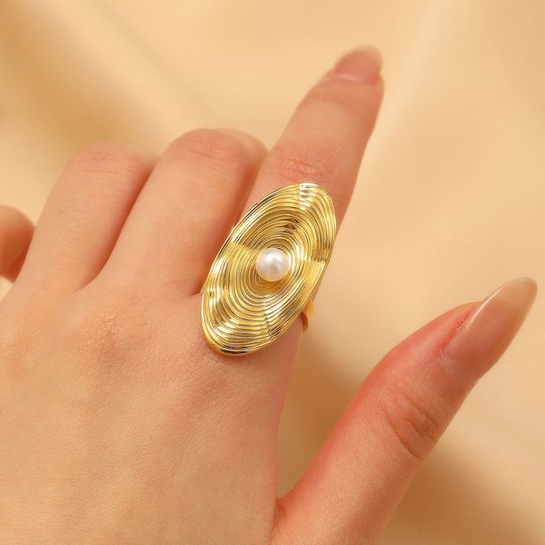 Pearl in Motion Ring