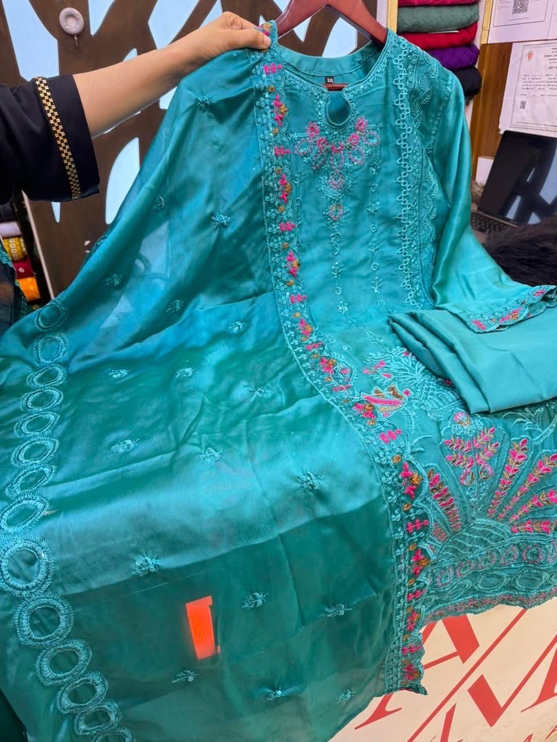 Fascinating Three Piece | Chickenkaari Embroidered | Luxury Lawn - Image 9