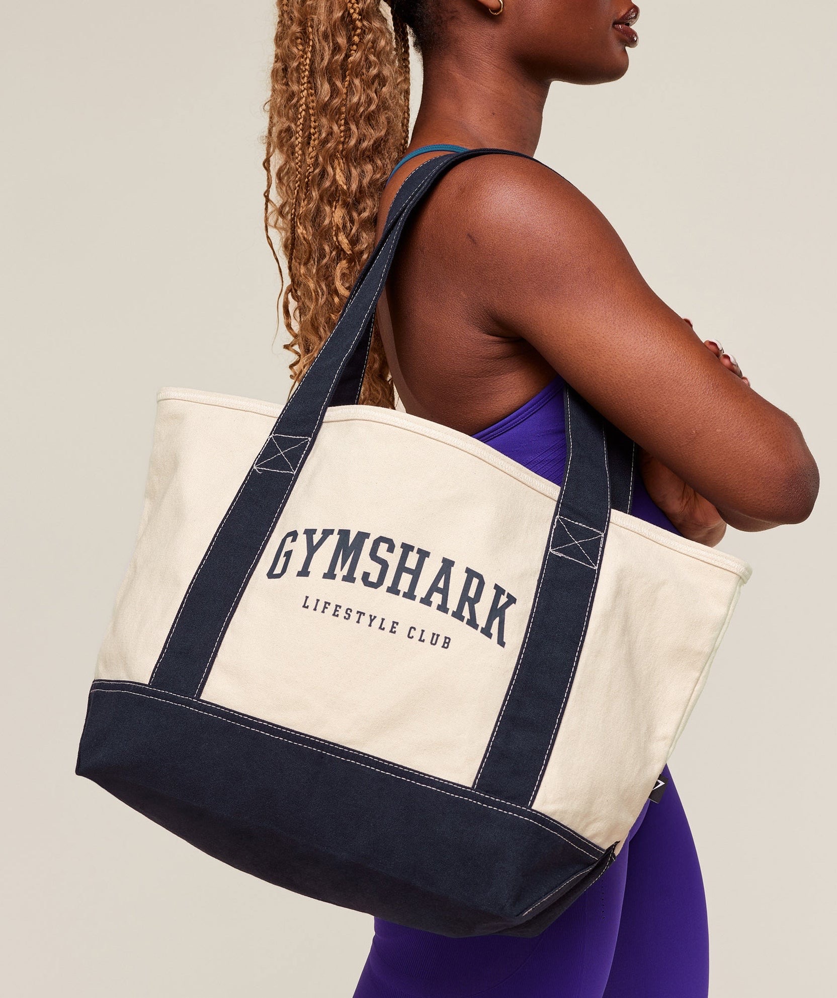 GYMSHARK COLLEGIATE OVERSIZED TOTE- Oat White/Heavy Blue._img_1