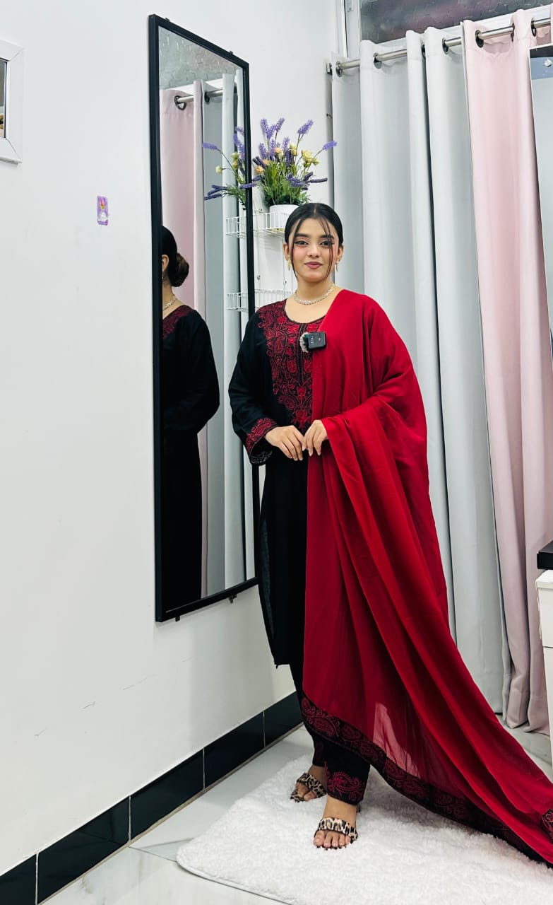 Sequence Embroidery Three Piece_img_0