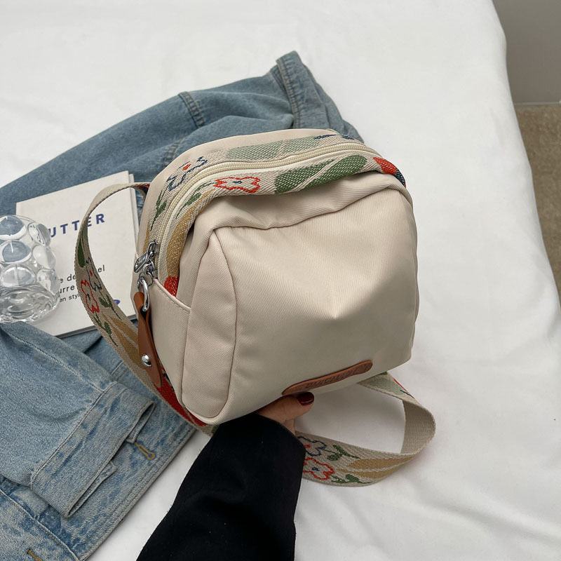 2025 New Shoulder Small Bag Women's Crossbody Bag Autumn and Winter Women's Bag Canvas Bag