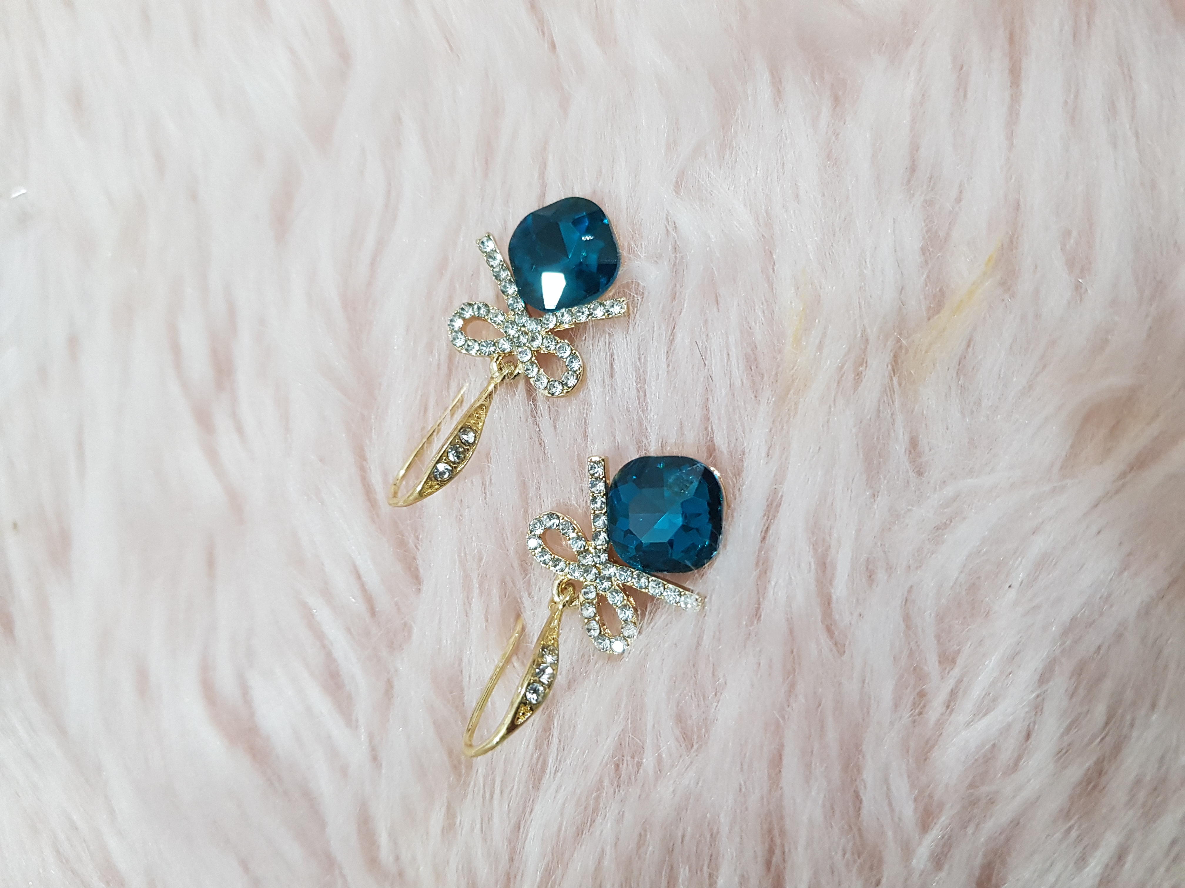 ELEVATE STONE EARRING