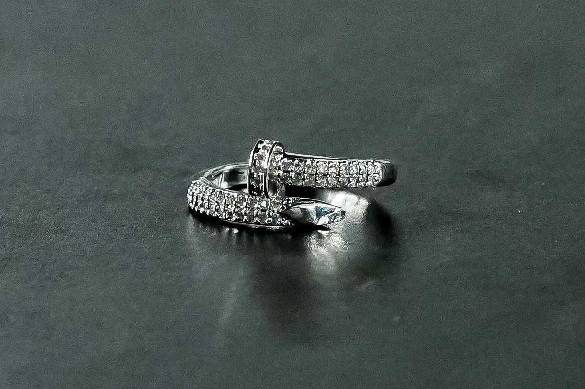 676Luxury 18K Electroplated Nail Shape Ring