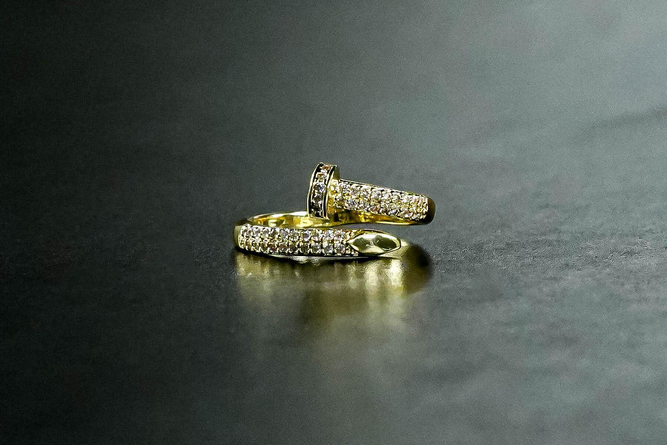 676Luxury 18K Electroplated Nail Shape Ring_img_1