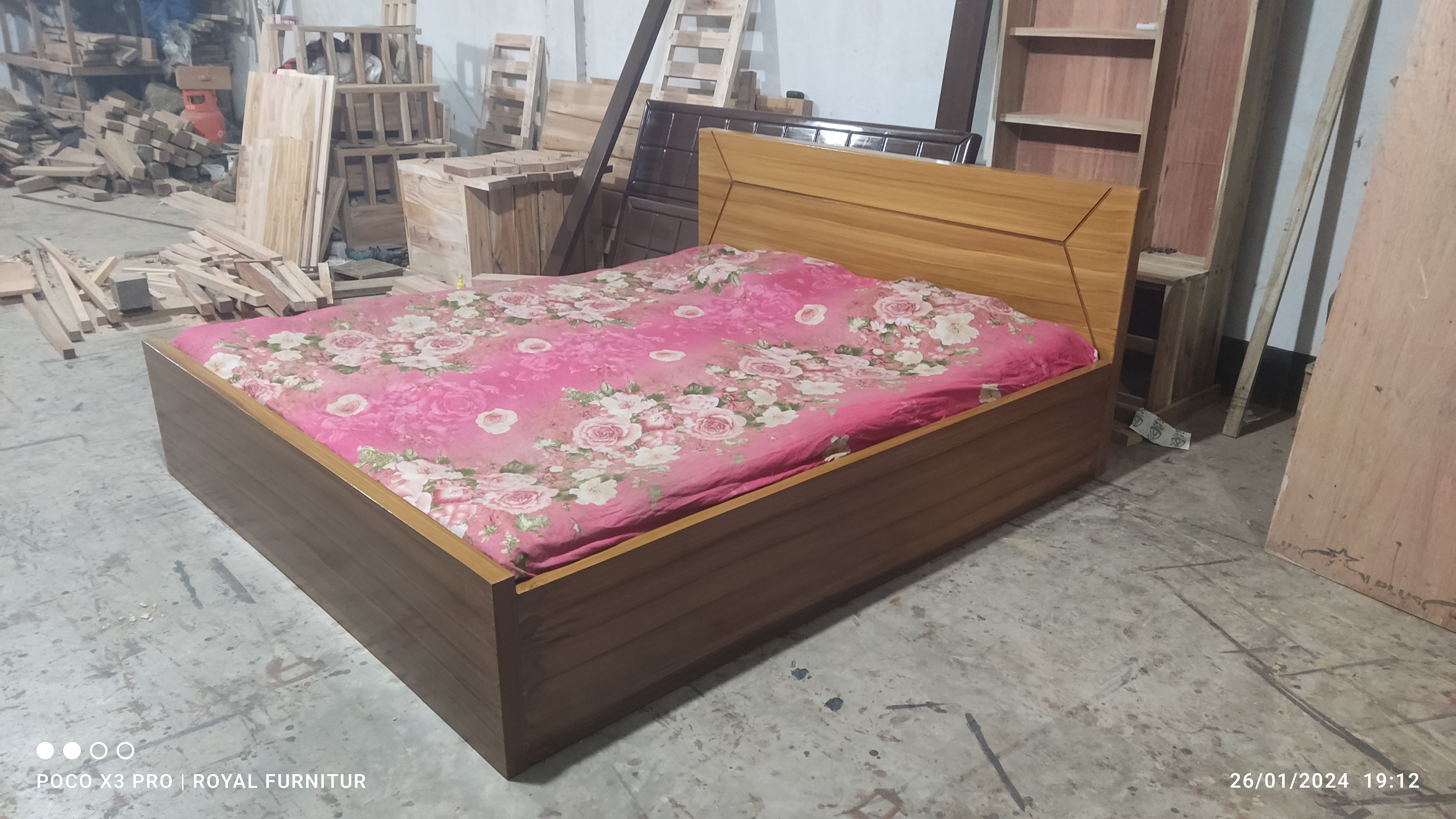 Modern Low Height Mahogany Platform Bed WCF-Code-BD-371_img_2