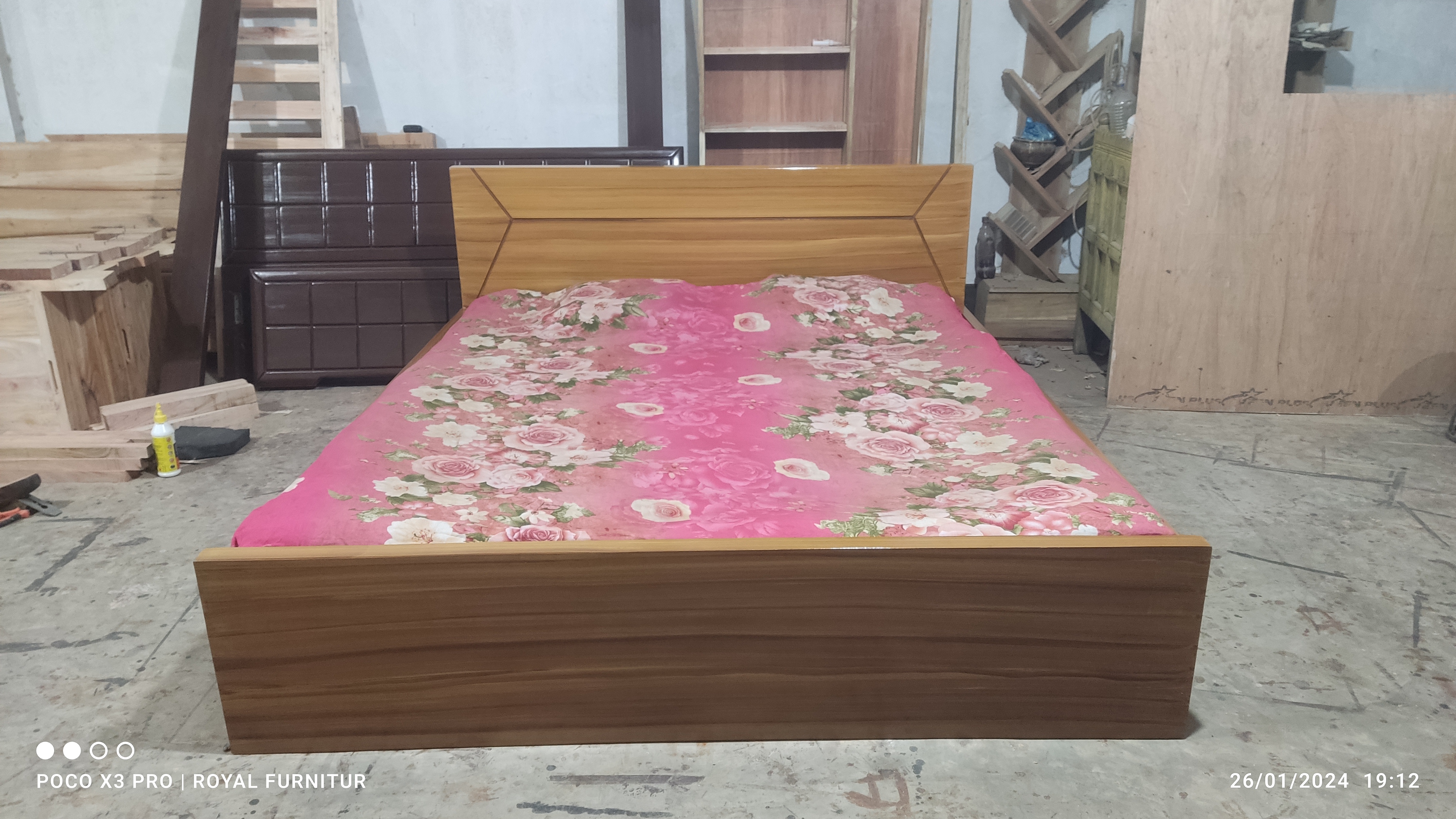 Modern Low Height Mahogany Platform Bed WCF-Code-BD-371_img_3