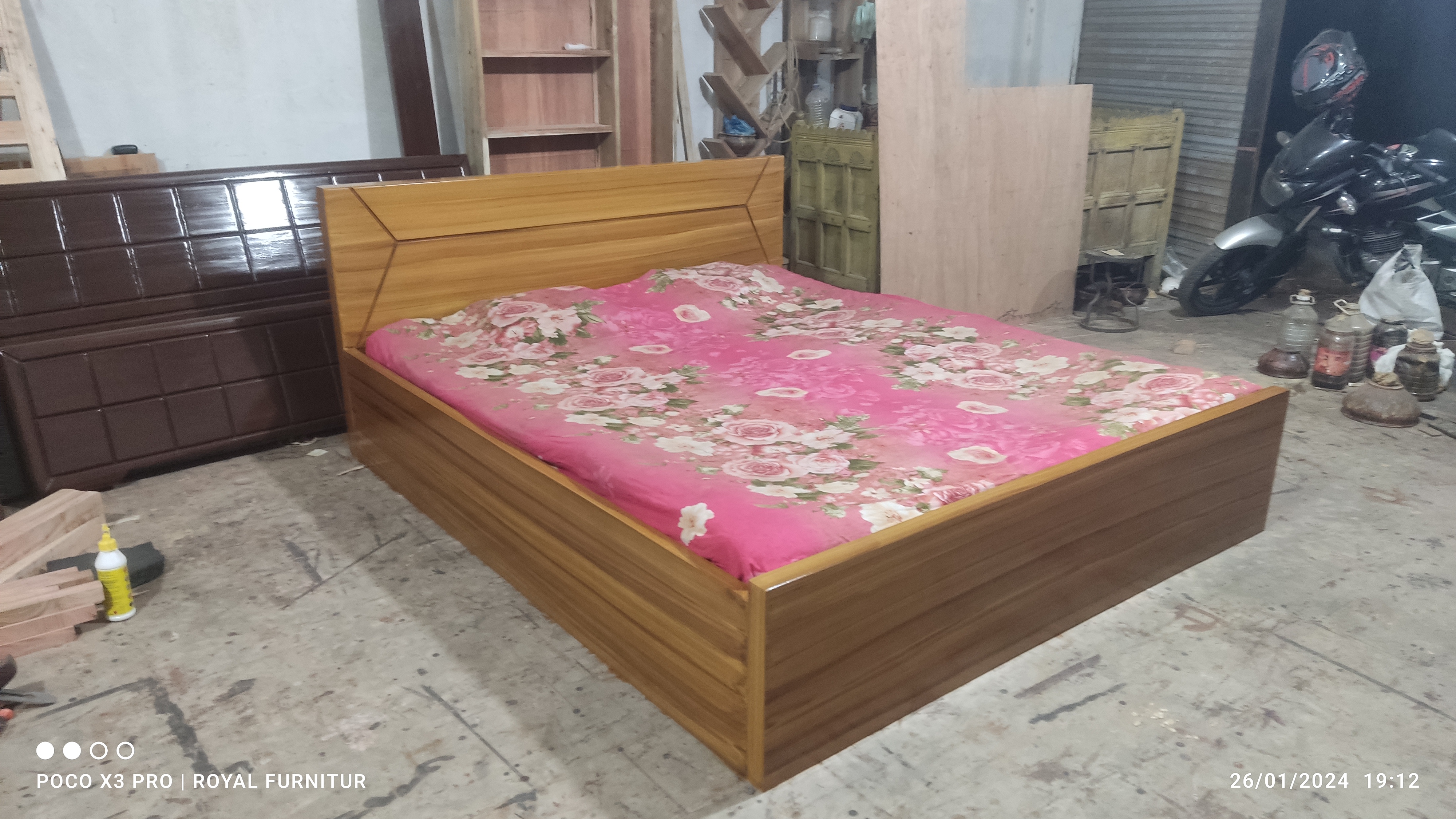 Modern Low Height Mahogany Platform Bed WCF-Code-BD-371_img_1