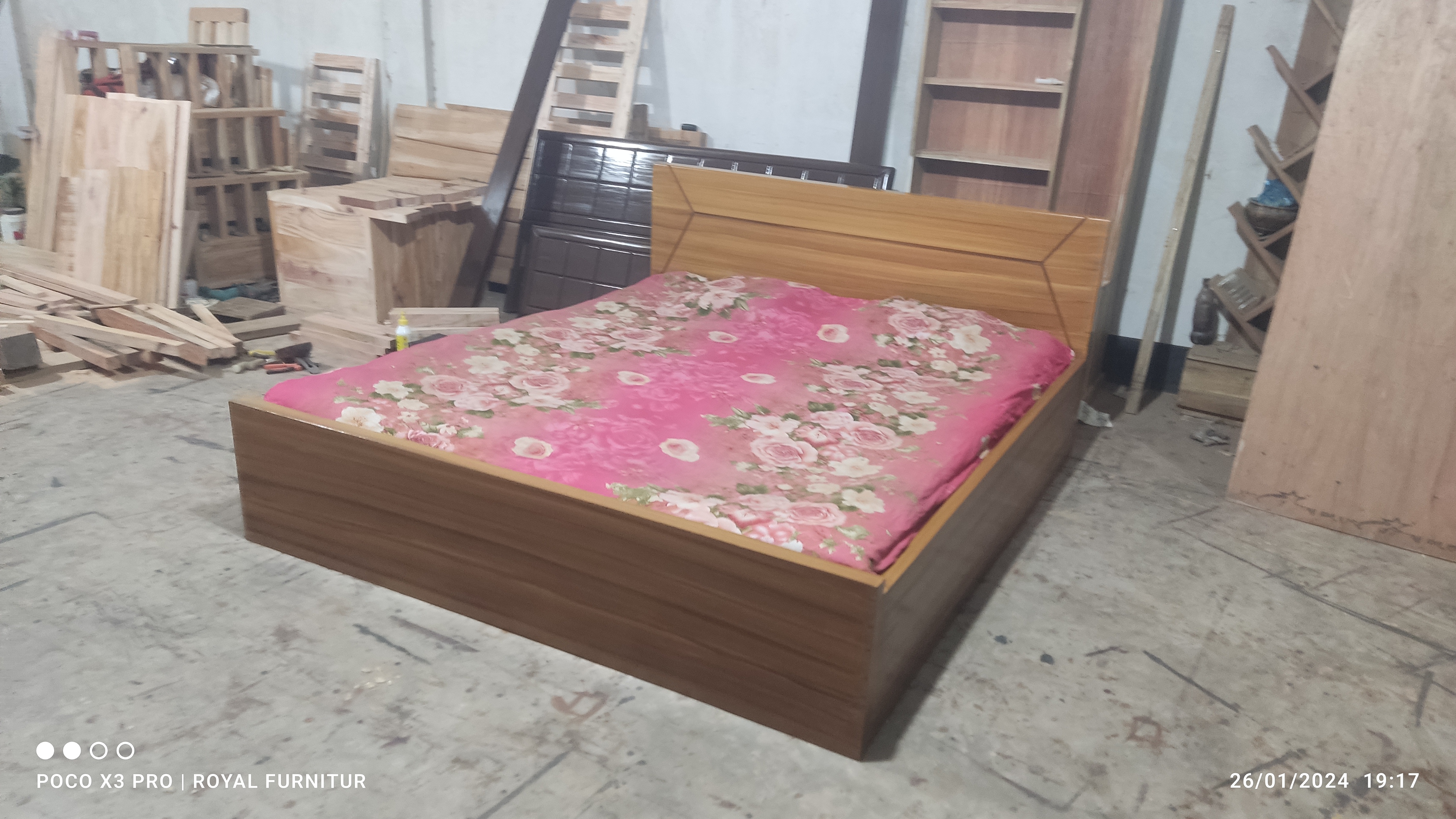 Modern Low Height Mahogany Platform Bed WCF-Code-BD-371_img_4