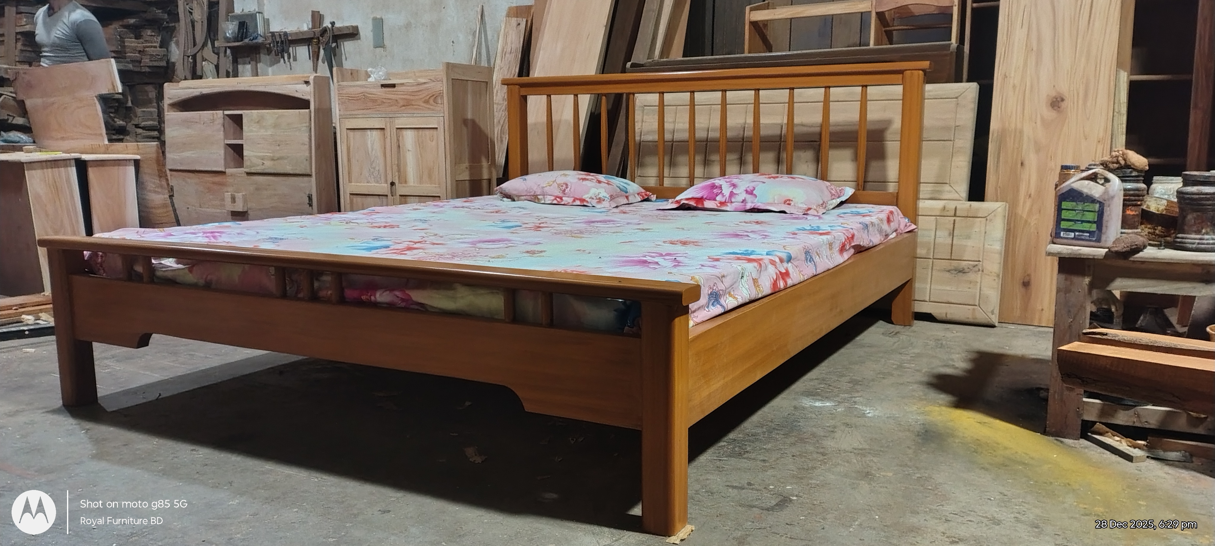 Minimalist Low Platform Bed With Slatted Headboard WCF-Code-BD-504_img_1