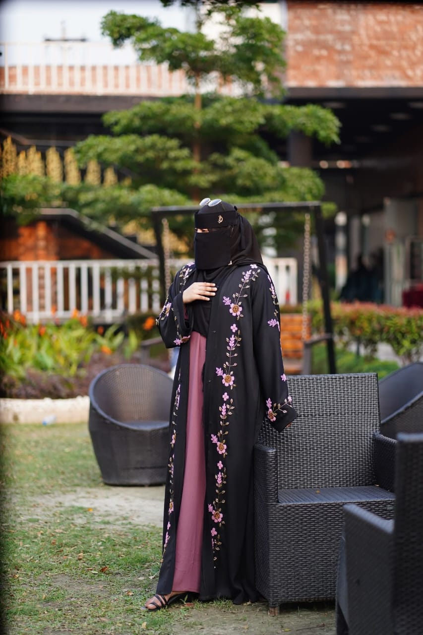 Muslima Dubai Embroidered Burqa Set_img_1