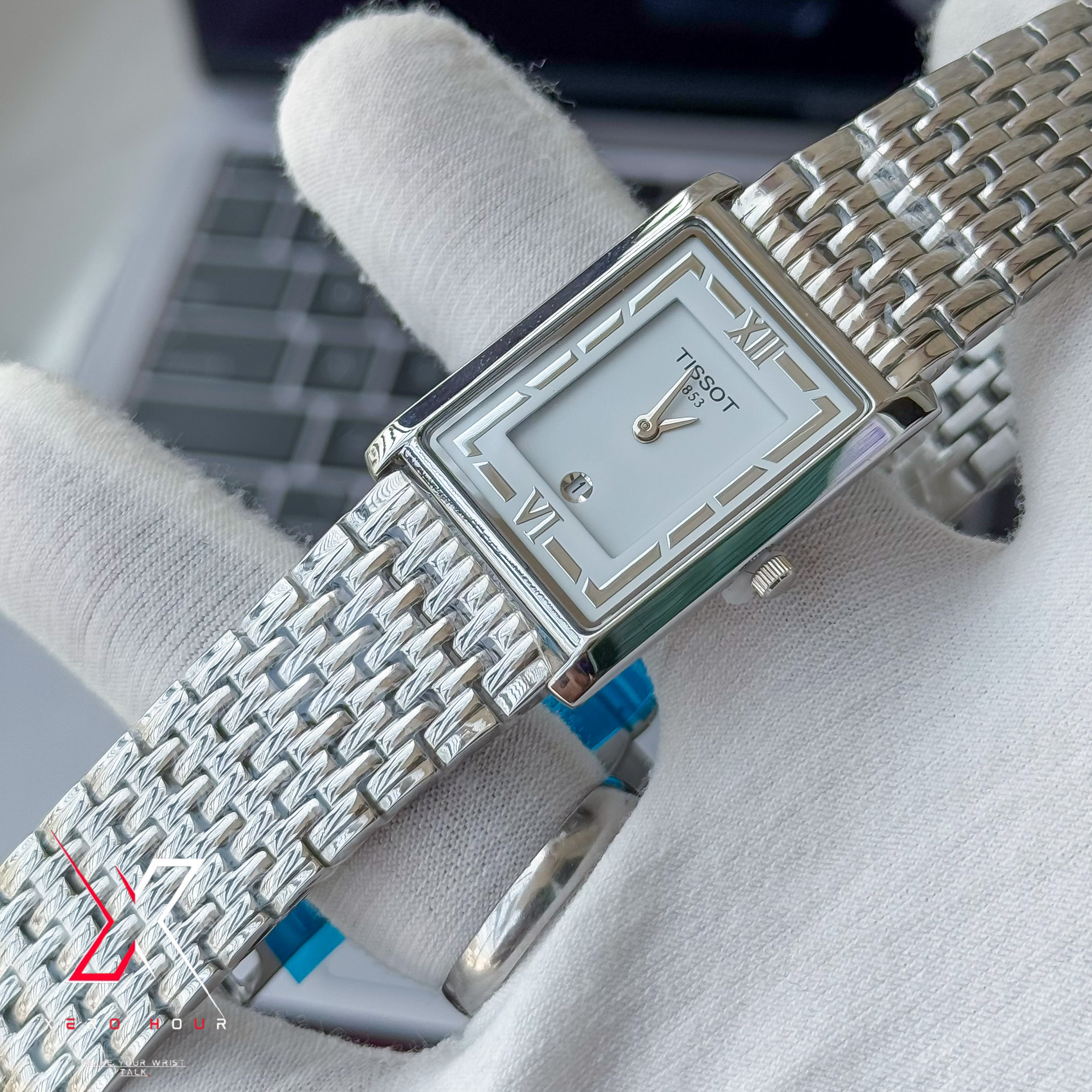 Tissot OLD MONEY STYLE | Super Slim Date Just | Chain SS | Single Tone white dial