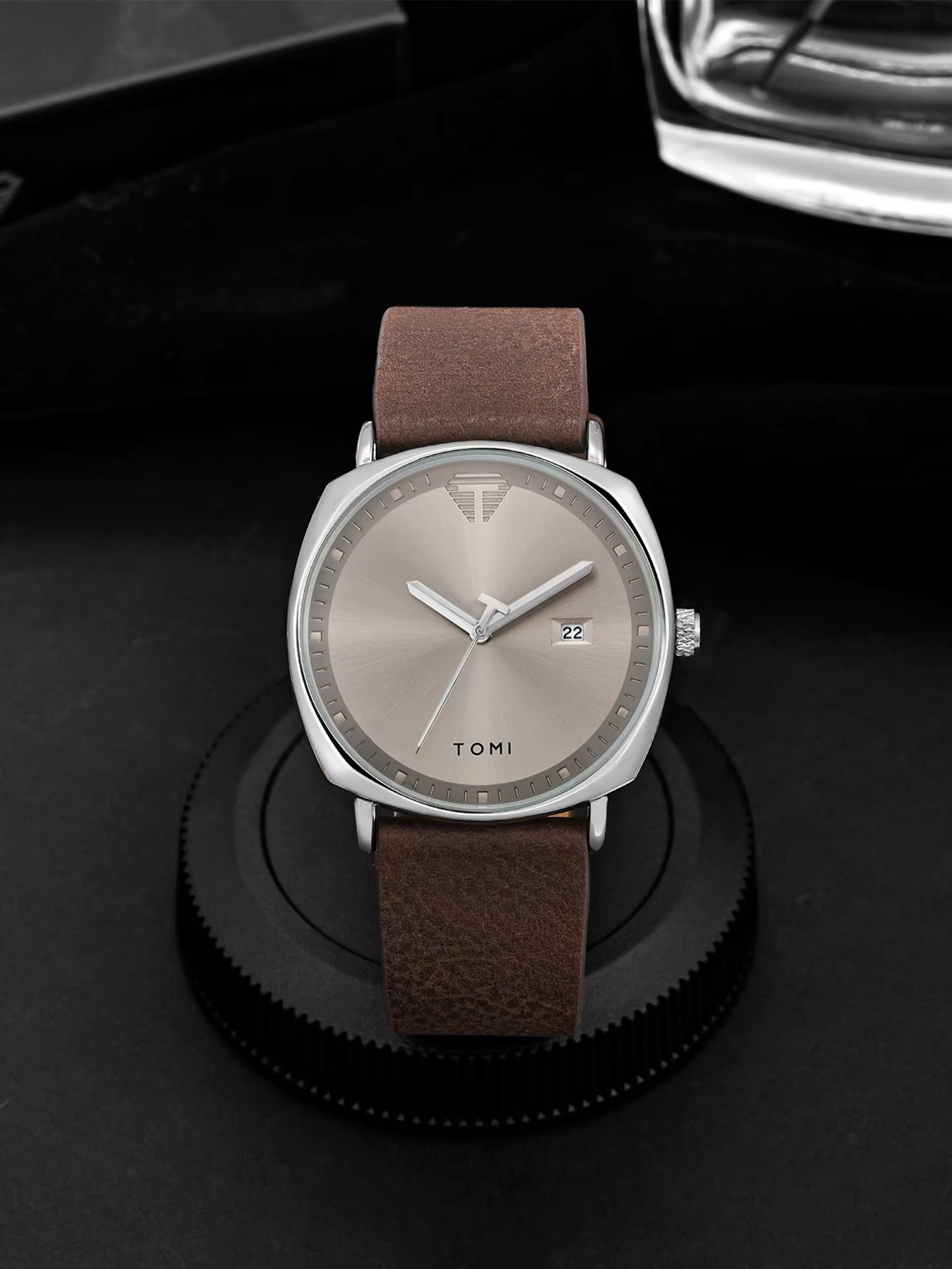 TOMI T-044 Men's Quartz Leather Belt Watch With Date (Brown-Silver)_img_2