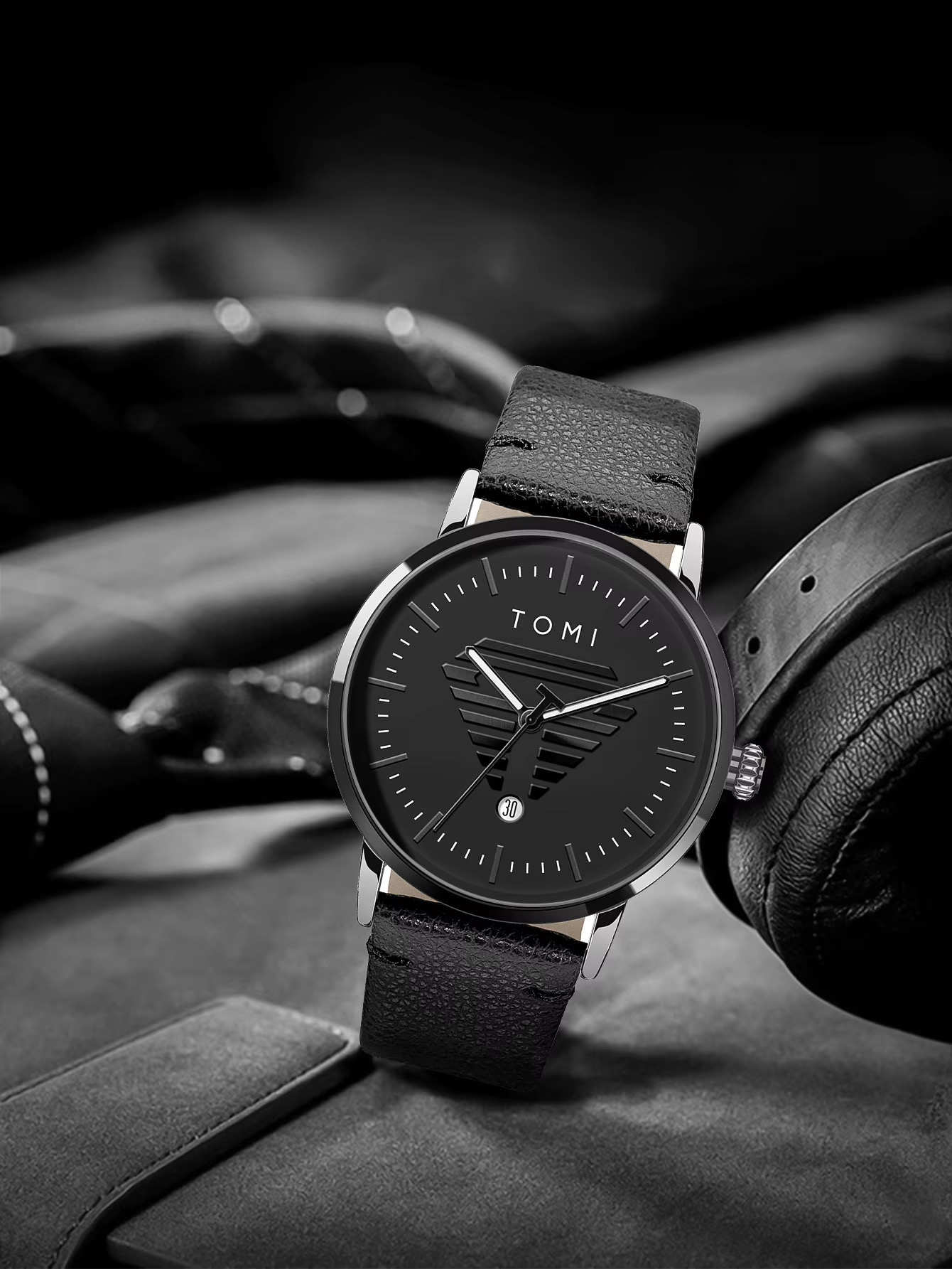 TOMI T-042 Men's Leather Belt Quartz Watch With Date (Black)_img_3