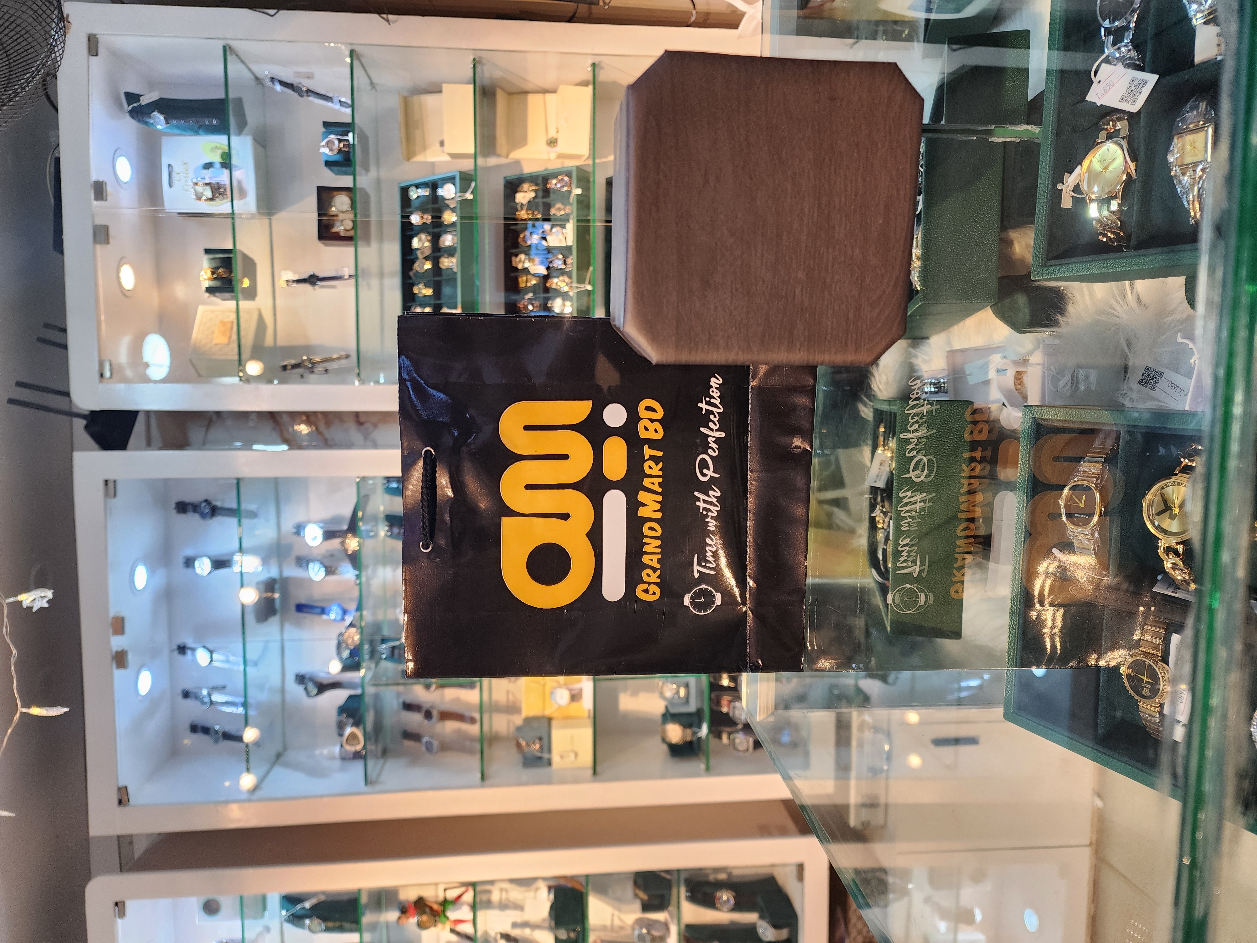 PREMIUM BLACK GIFT BOX