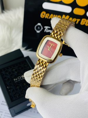 Two-tone Gucci Red dial watch with a square case and a patterned bracelet_img_0