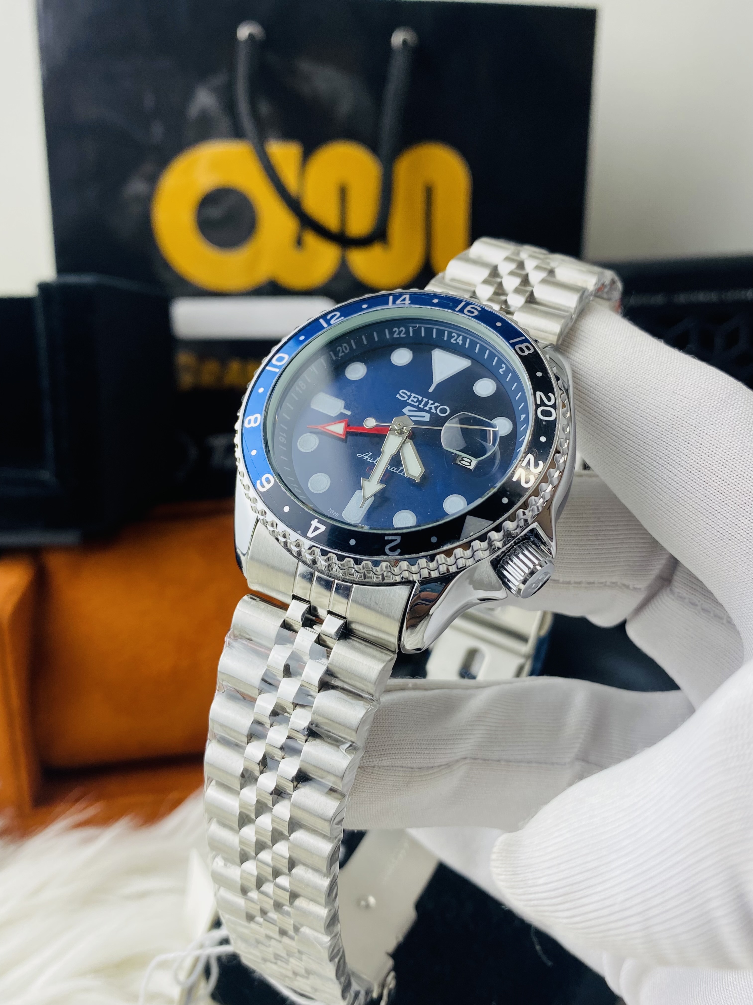Seiko 5 Sports GMT  Blue  Dial_img_2