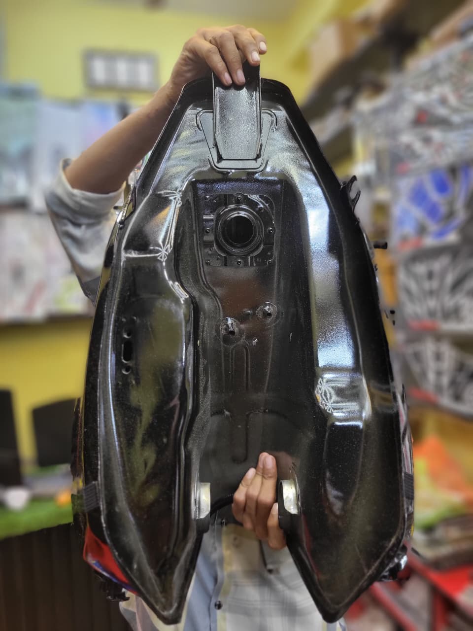 Fuel Tank for Bajaj Pulsar UG7 Black Red P2_img_4