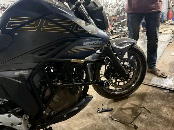 Premium Heavy Engin Gourde Bumper For Gixxer 250