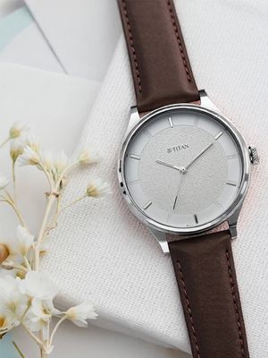 Titan Neo V Analog Watch - For Unisex_img_4
