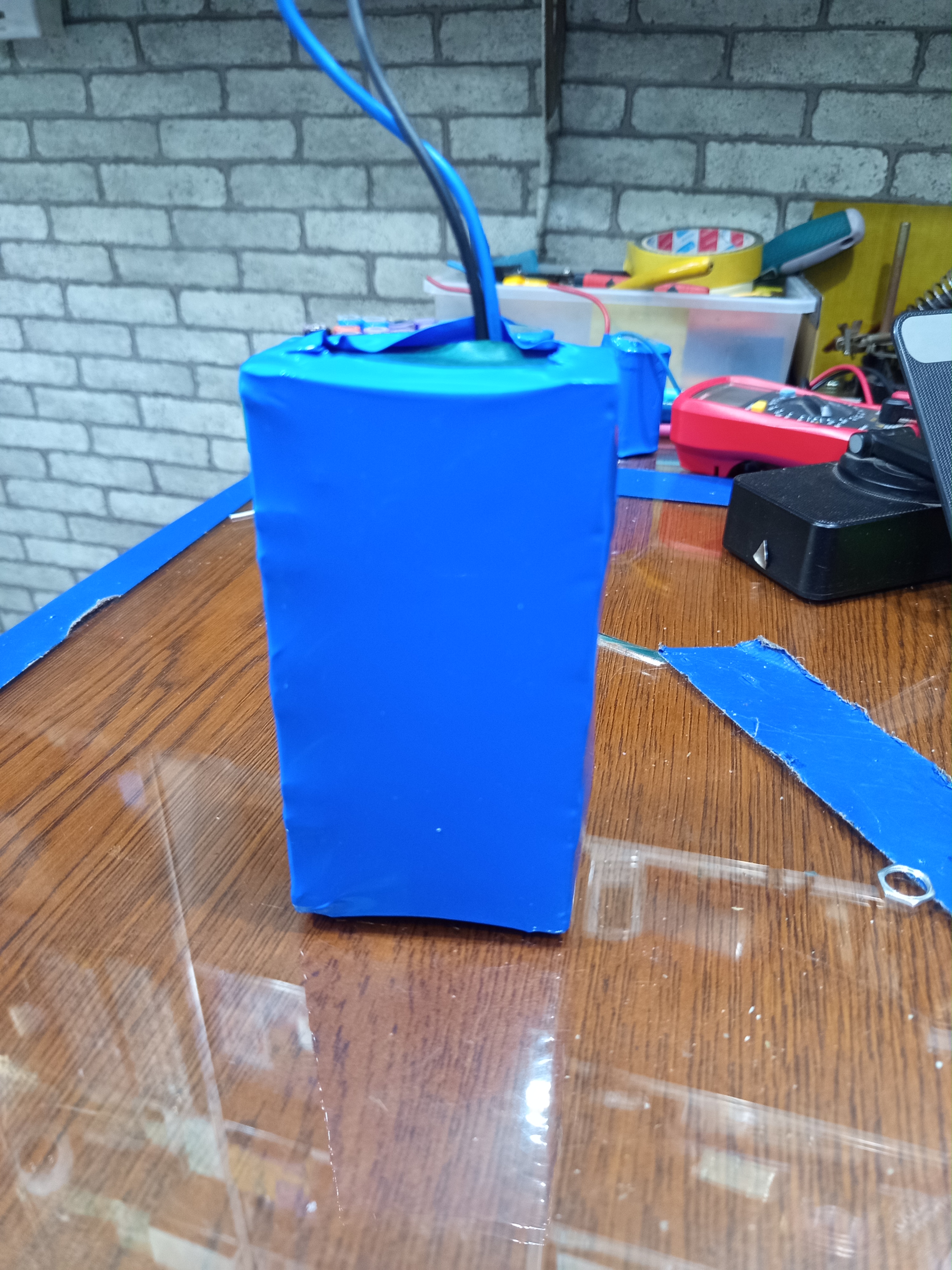 12 volt 6ah lithium phosphate battery pack use for solar/ charger fan_img_1