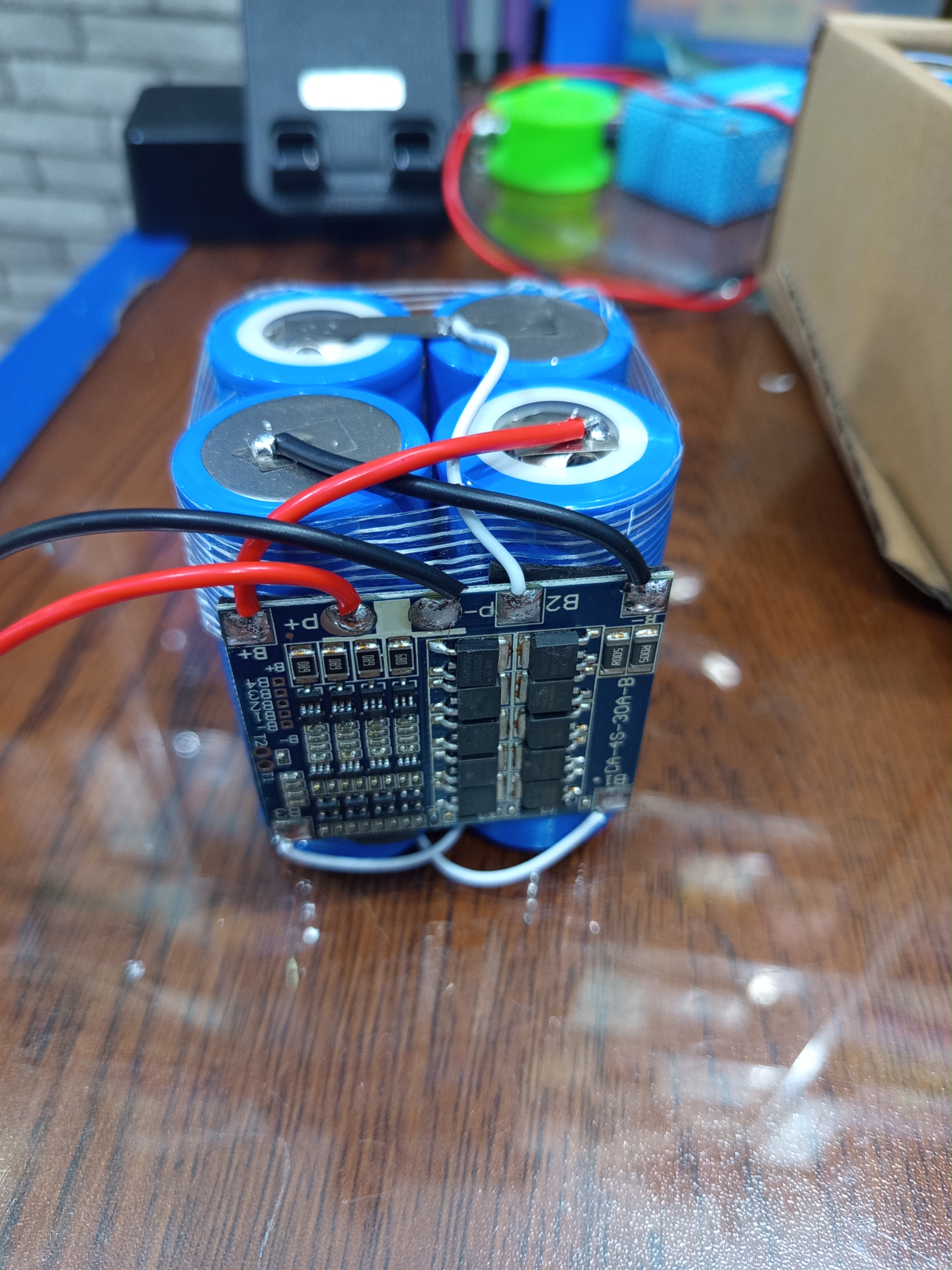 12 volt 6ah lithium phosphate battery pack use for solar/ charger fan_img_2