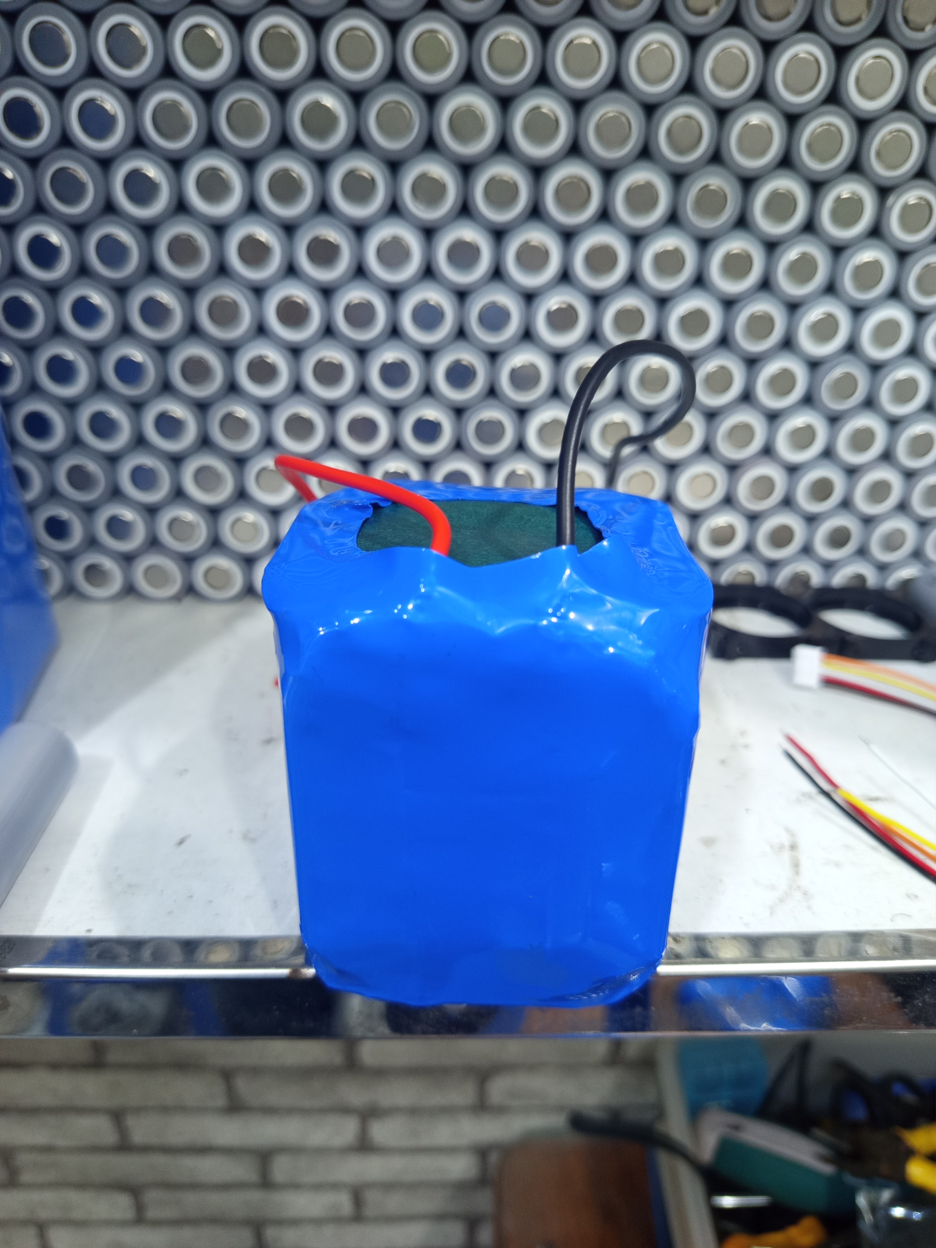 12 volt 6ah lithium phosphate battery pack use for solar/ charger fan