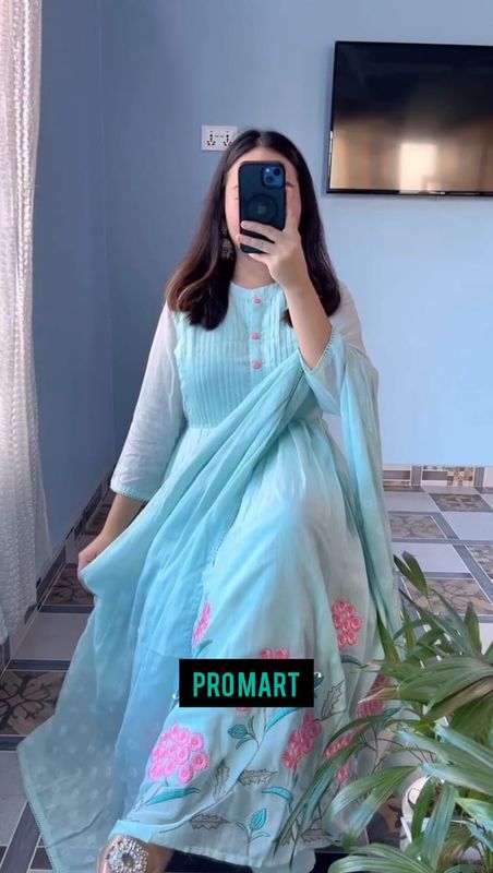 প্রিমিয়াম এম্ভ্রডারি গাউন থ্রি-পিস সেট 🌿 - Image 1