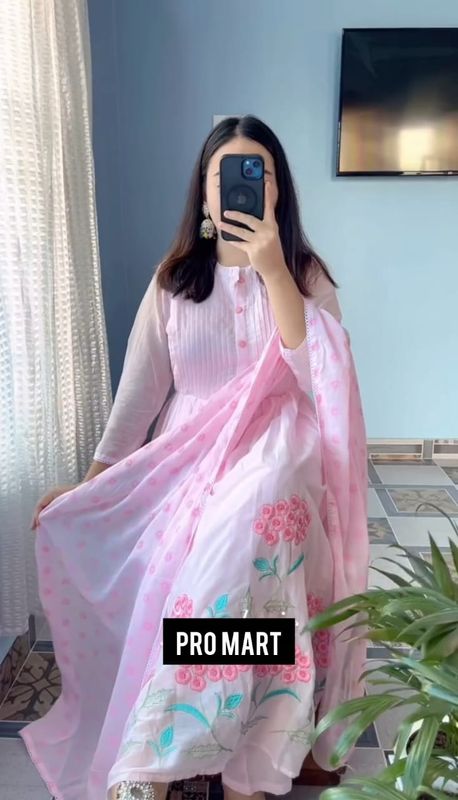 প্রিমিয়াম এম্ভ্রডারি গাউন থ্রি-পিস সেট 🌿 - Image 1