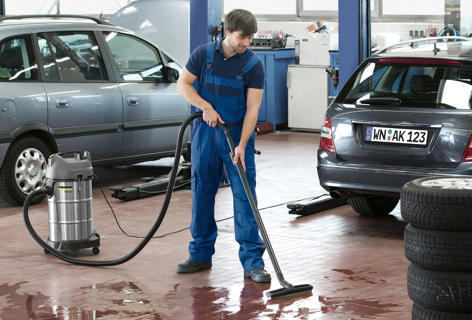 KÄRCHER NT 38/1 Me Classic Wet and dry vacuum cleaners, 1300W Power, 38L Stainless Steel Tank | Stock No: CN 14285390_img_1