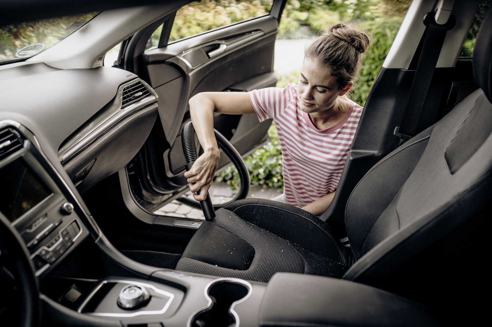 KÄRCHER WD 2 Plus Wet and Dry Vacuum Cleaner V-12/4/18 | 1000W Power | 12L Capacity | Model: WD 2 Plus_img_1