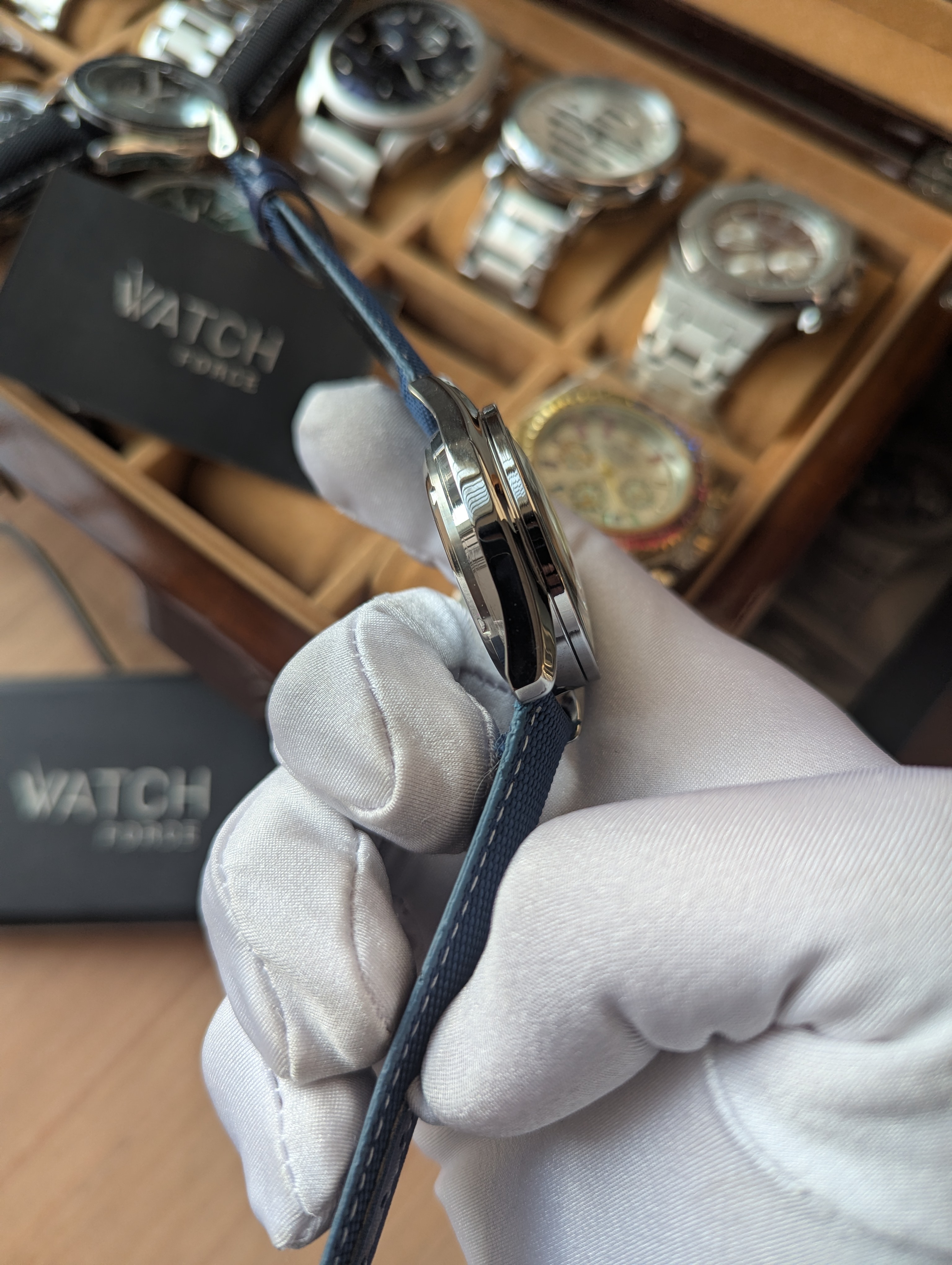 Omega Snoopy Chronograph Strap Watch_img_2