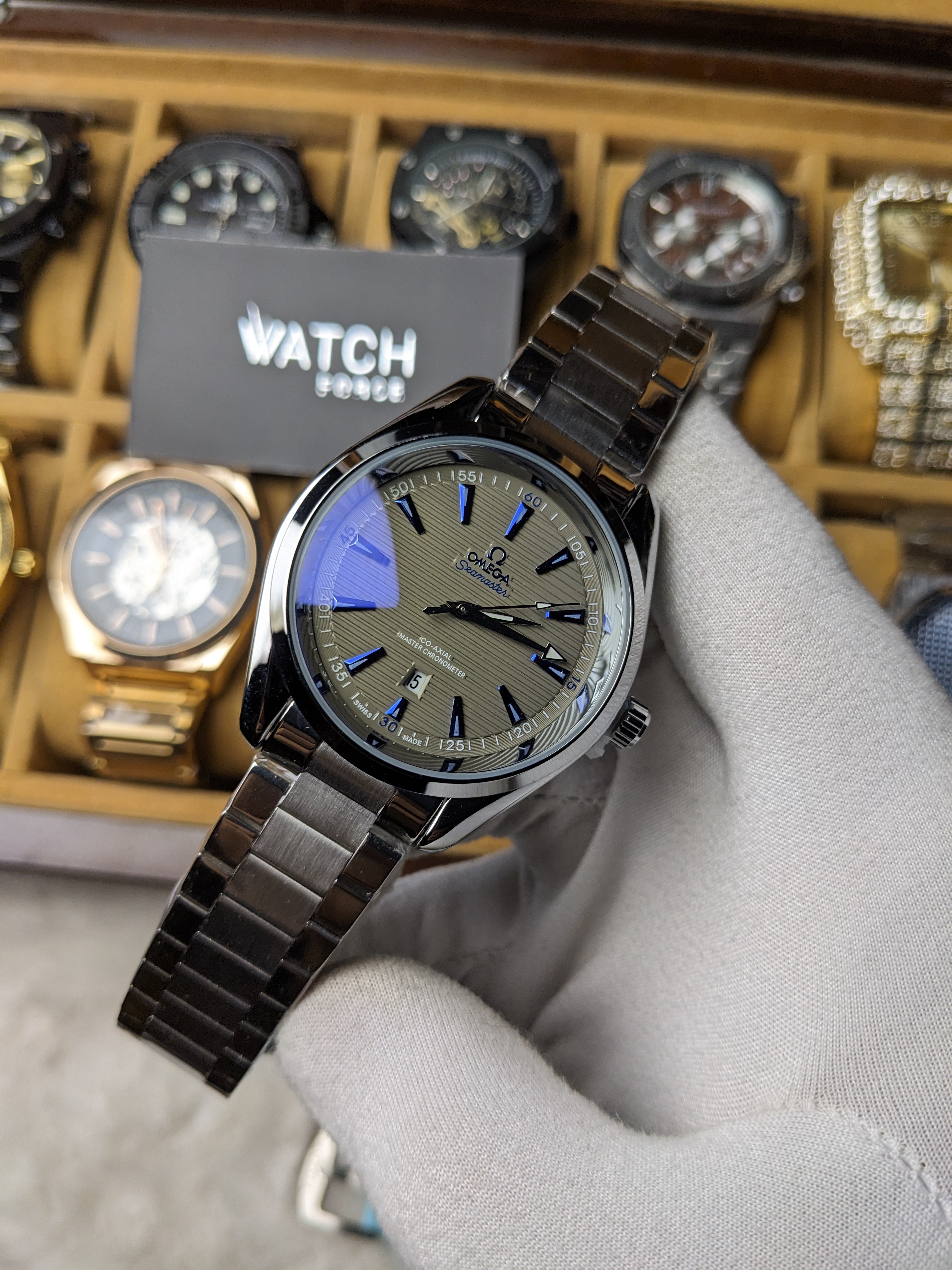 Omega Gray Quartz Watch_img_1