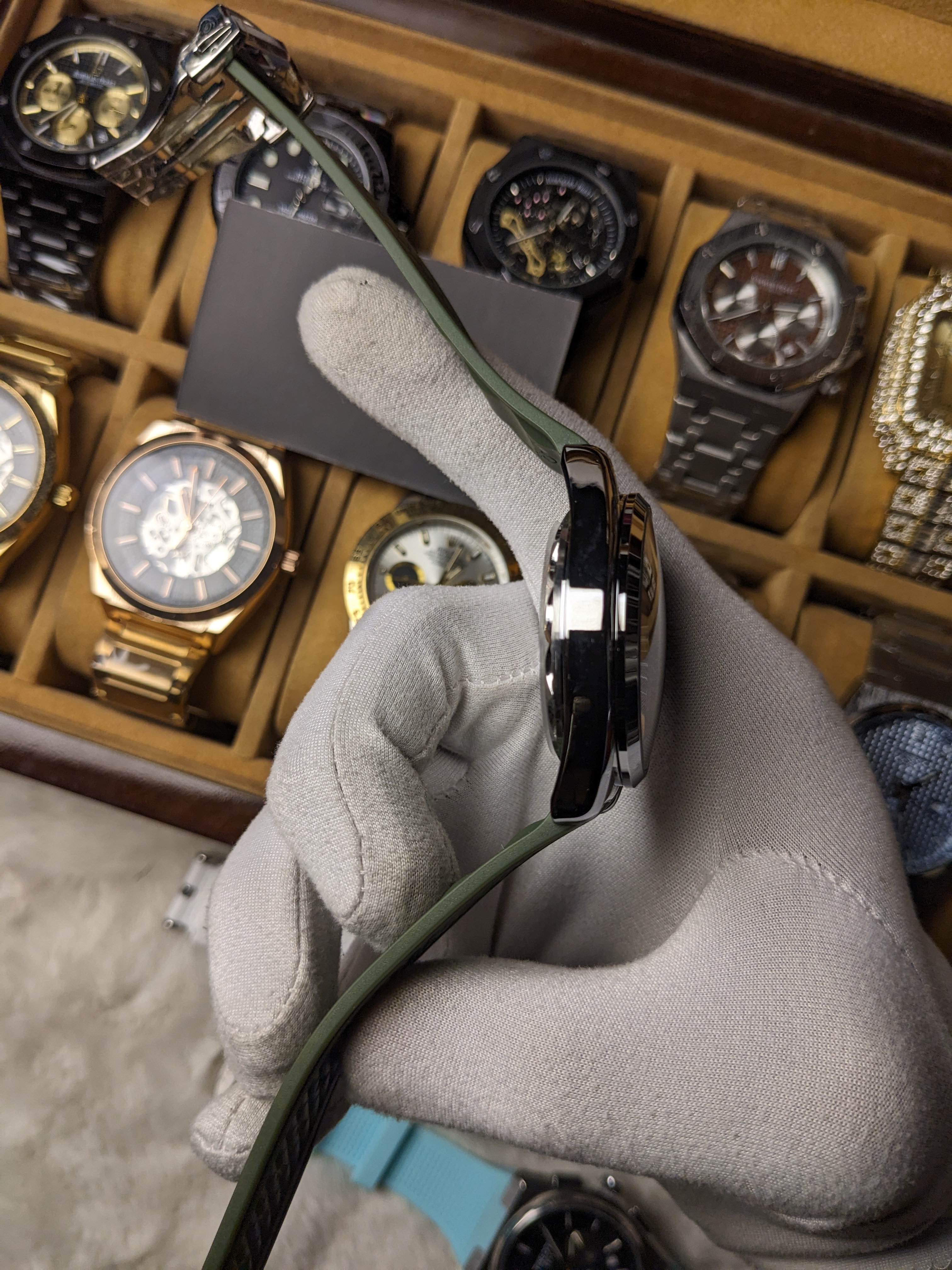 Omega Green Quartz Watch_img_2