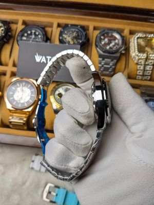 Omega Gray Quartz Watch_img_2