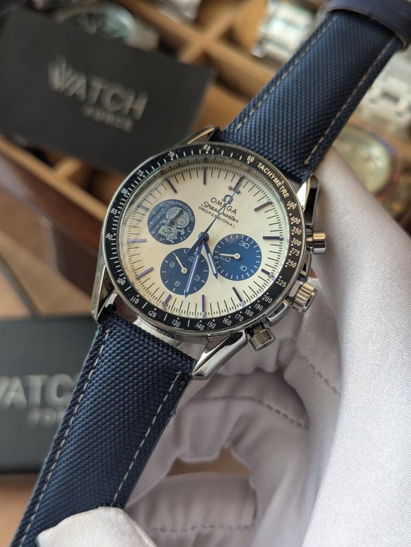 Omega Snoopy Chronograph Strap Watch