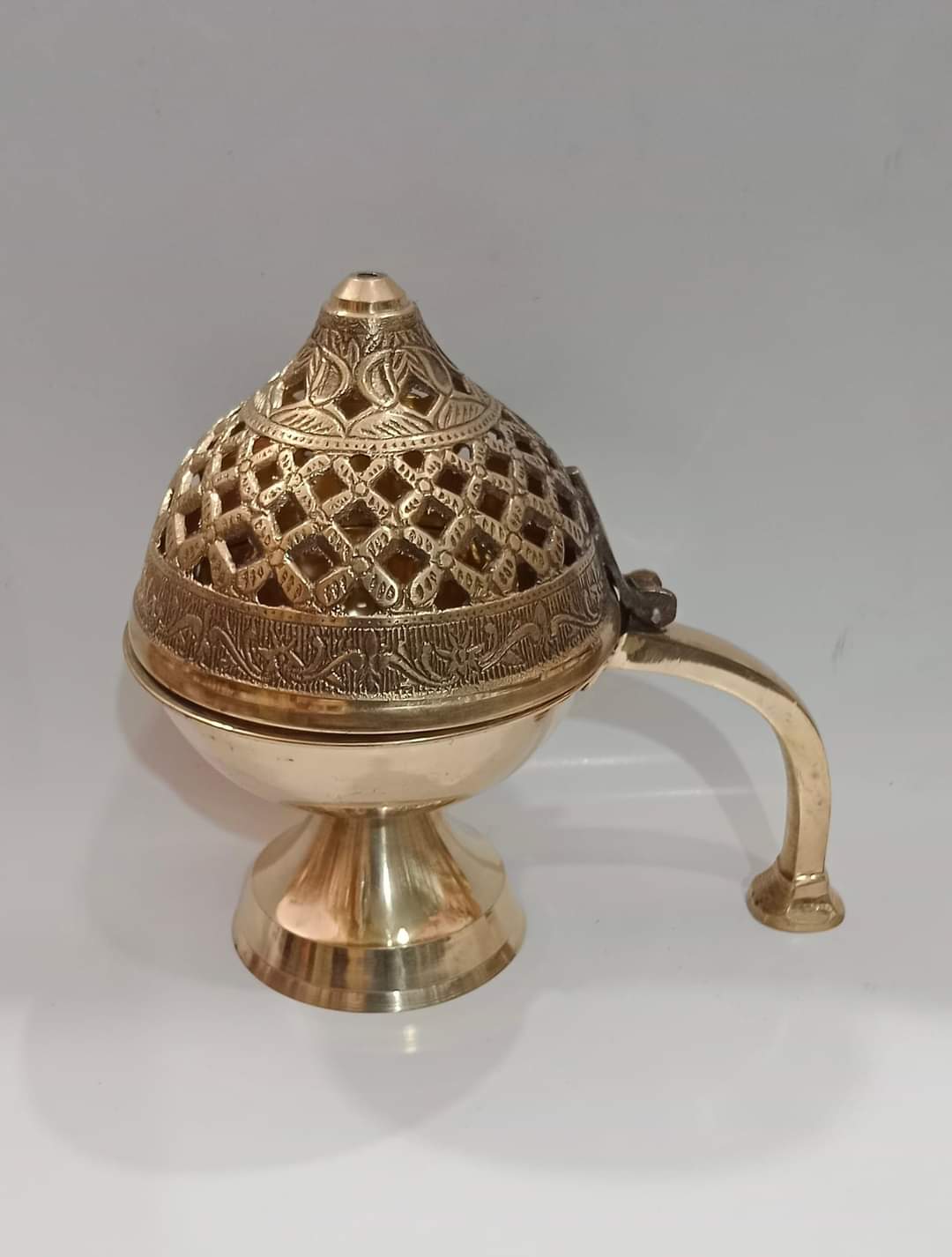 পিতলের ফেন্সি ধুপতি বড় - Image 1