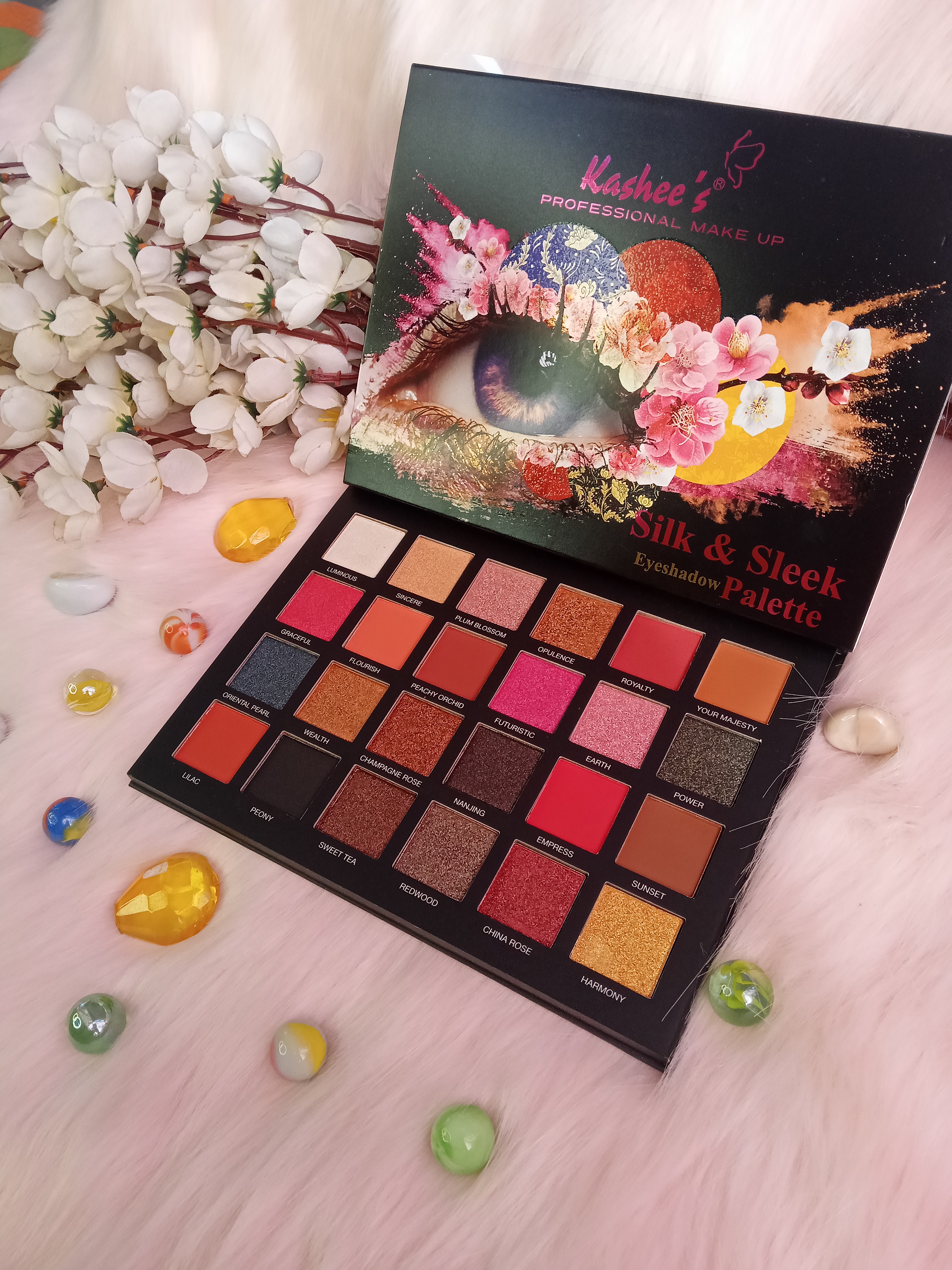 Kashee's Silk and Sleek Eyeshadow palette