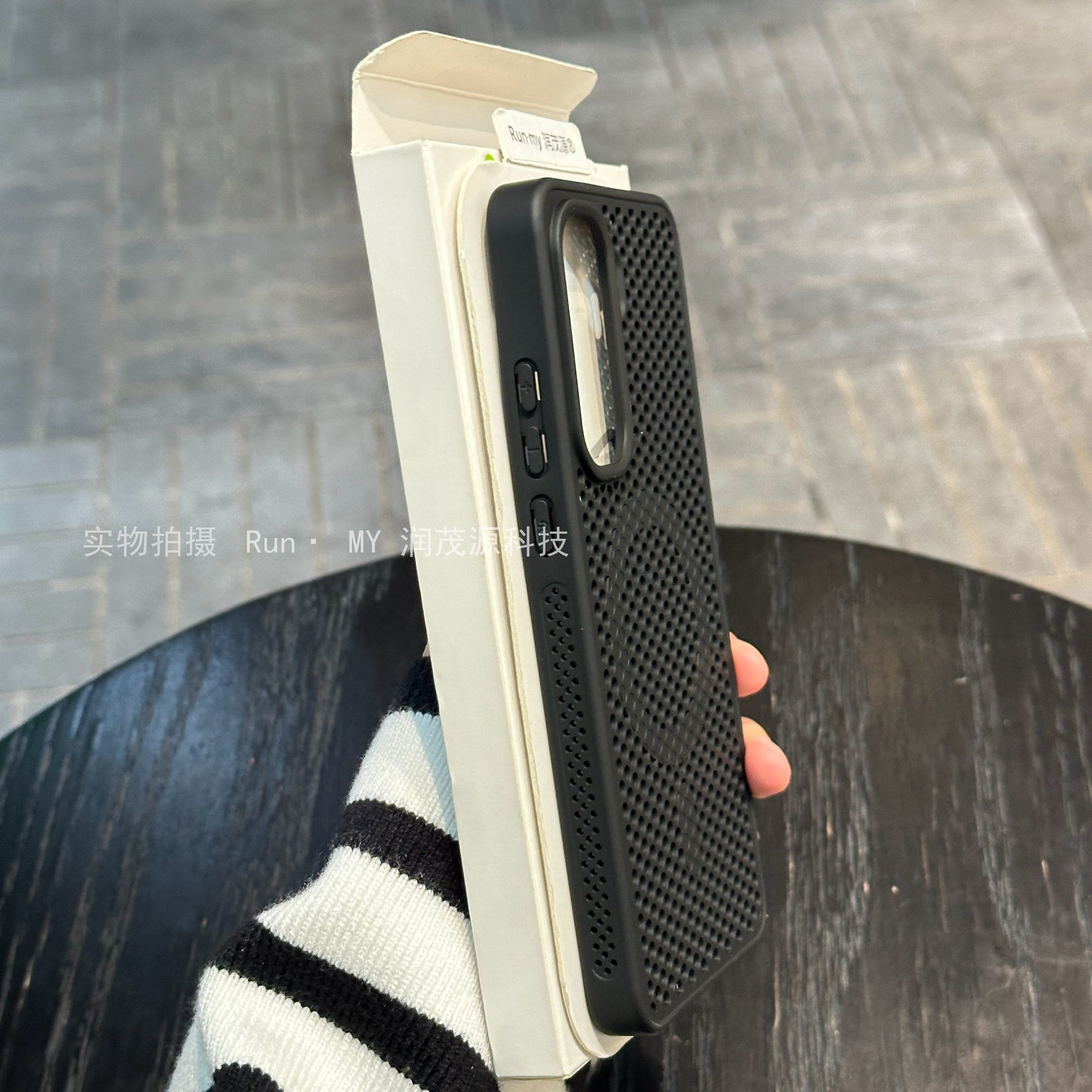 IQOO Neo11 Honeycomb hollow heat dissipation magnetic charging protective cover_img_3