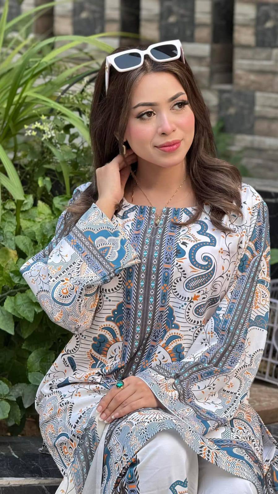 Sleek Pakistani inspaird 3 piece - Image 2