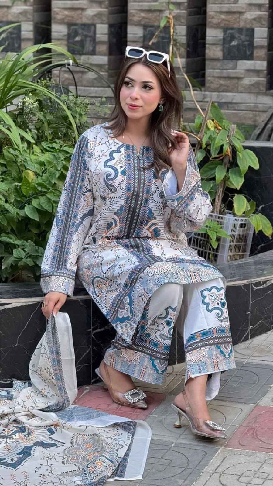 Sleek Pakistani inspaird 3 piece - Image 3