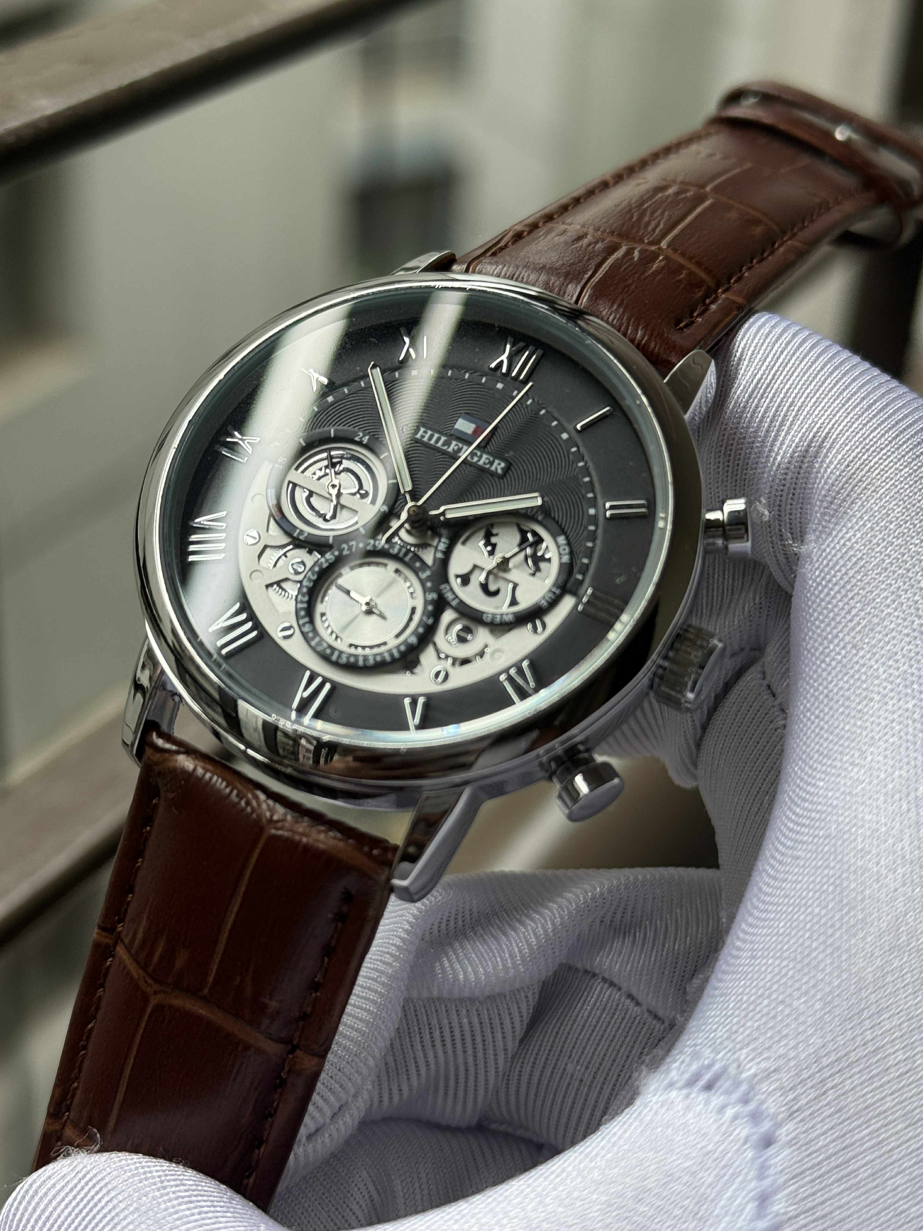 HILFIGER BROWN BELT BLACK DIAL