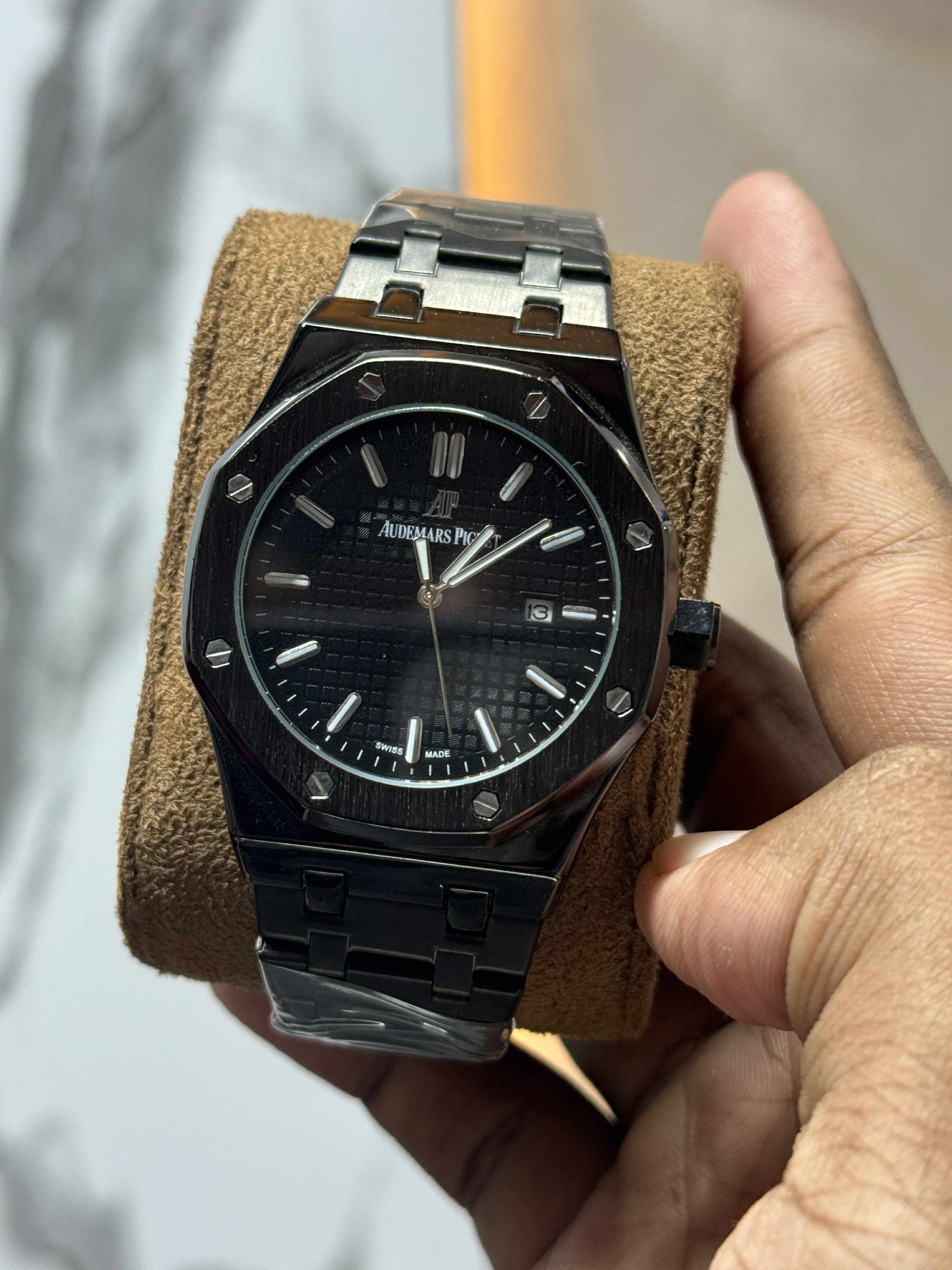 AP NON CHRONO BLACK CHAIN SILVER DIGITS