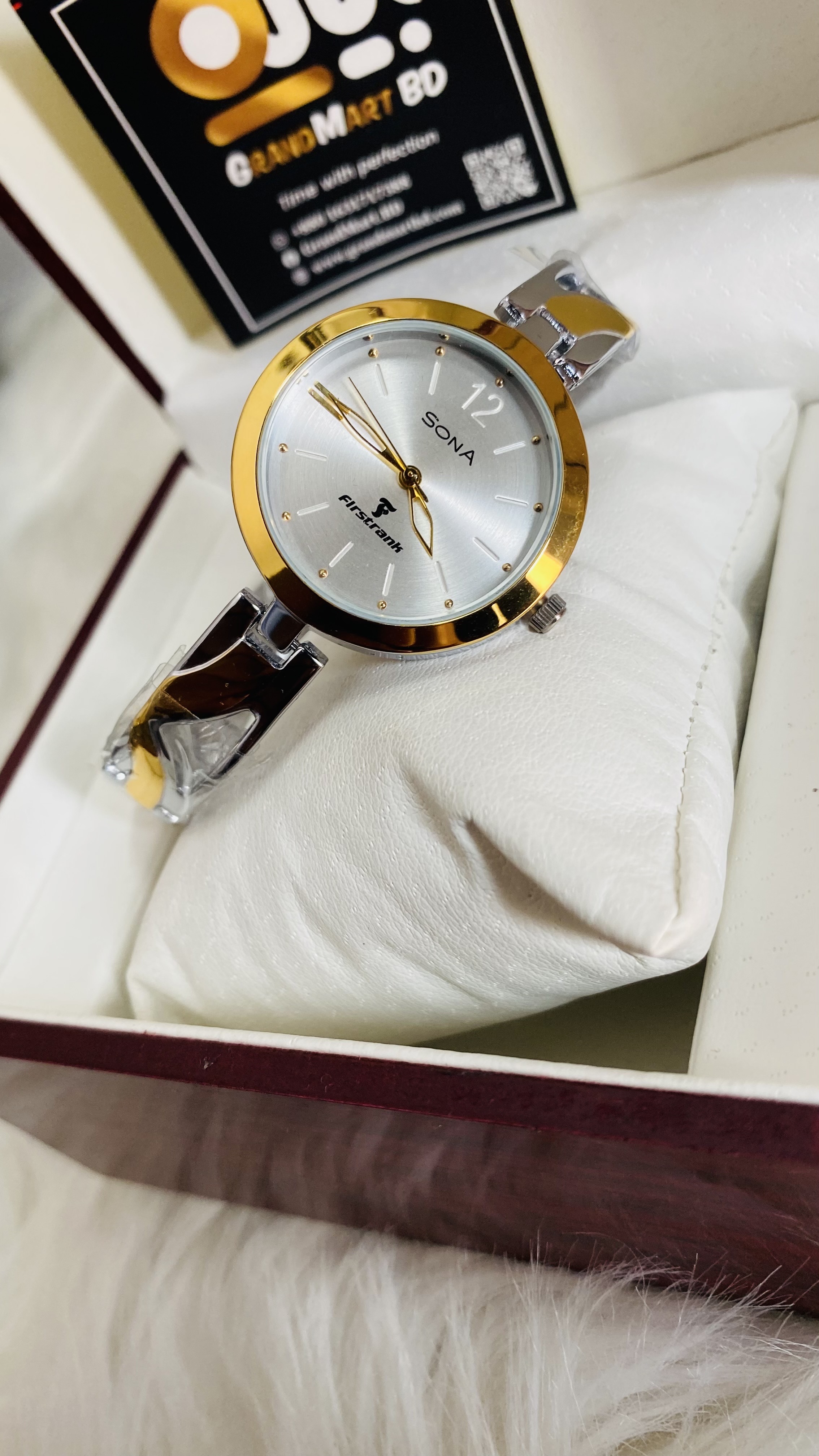 Soba girls uper white